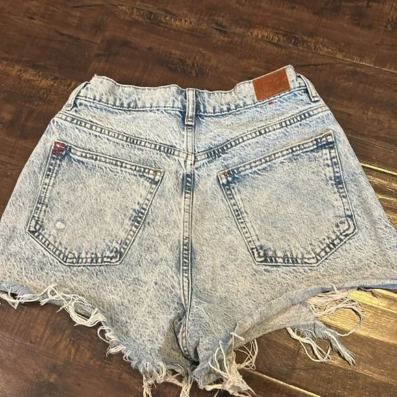 Vintage BDG Jean Shorts Size 27 All Shorts & Jeans $12 or 2x$20 -Bundle & Offer! - Picture 4 of 4